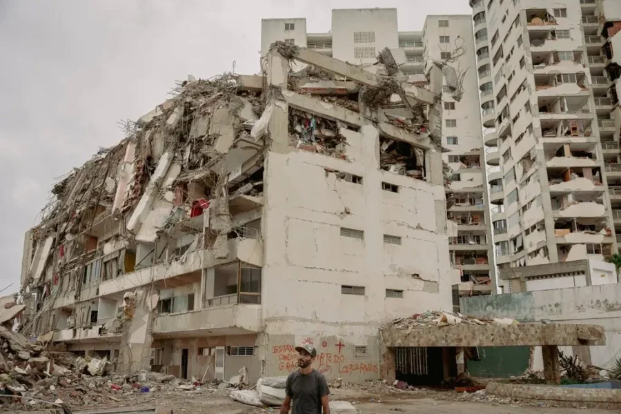 En la costa de Venezuela, la vida se reduce a la supervivencia y al entierro