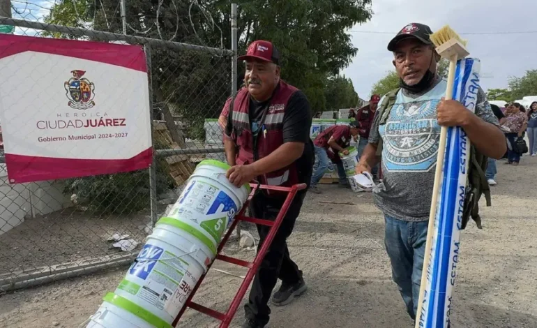 Apoyan a 200 familias de Juárez con material para impermeabilizar sus viviendas