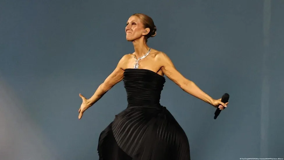 Céline Dion vuelve a cantar en París tras años de enfermedad