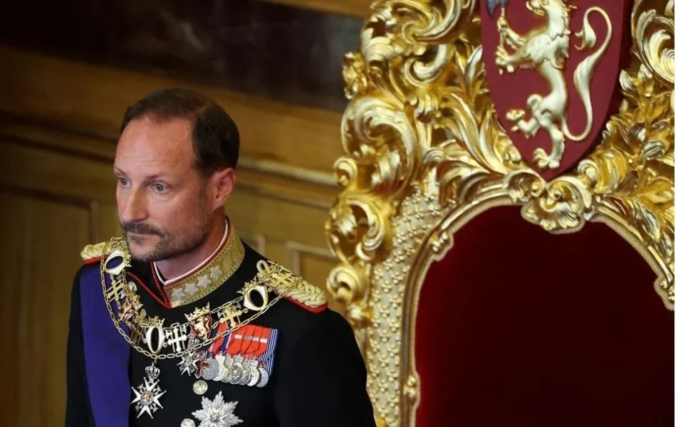 Inicia Haakon VIII reinado con la ausencia de Mette-Marit