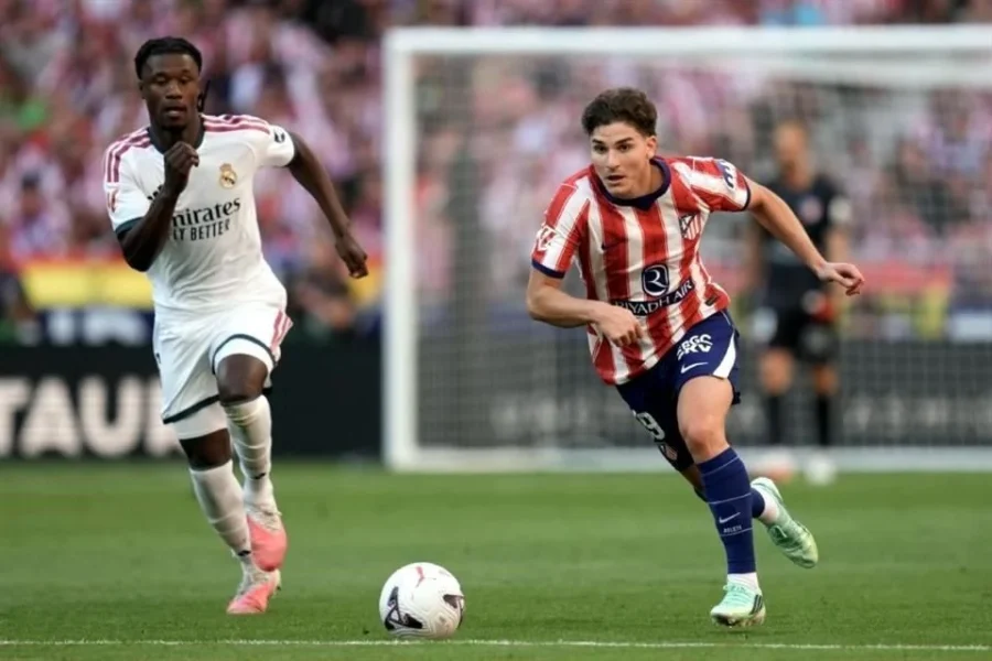 Es Julián Álvarez tema pasado para el Barcelona