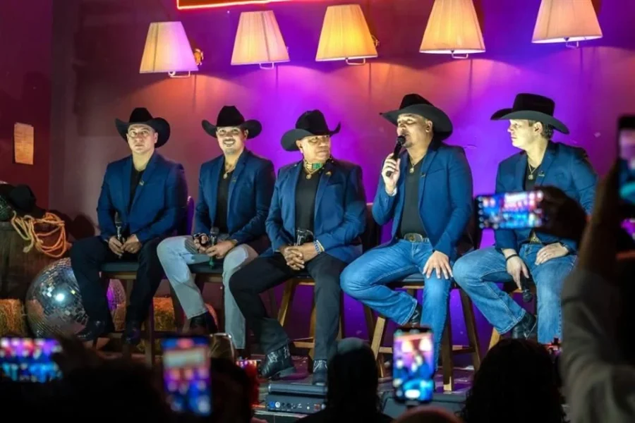 Expande Bronco su legado musical en familia
