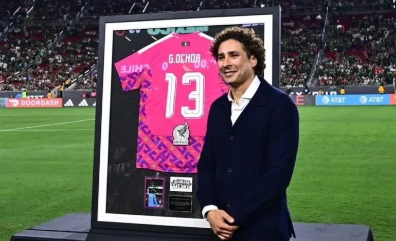 Recibe Memo Ochoa homenaje con la Selección Mexicana