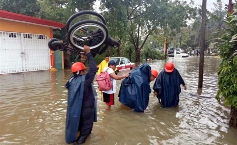 Suman 10 muertos en Veracruz; extienden suspensión de clases