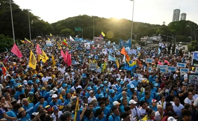 Exigen venezolanos elecciones, en mayor protesta con Delcy