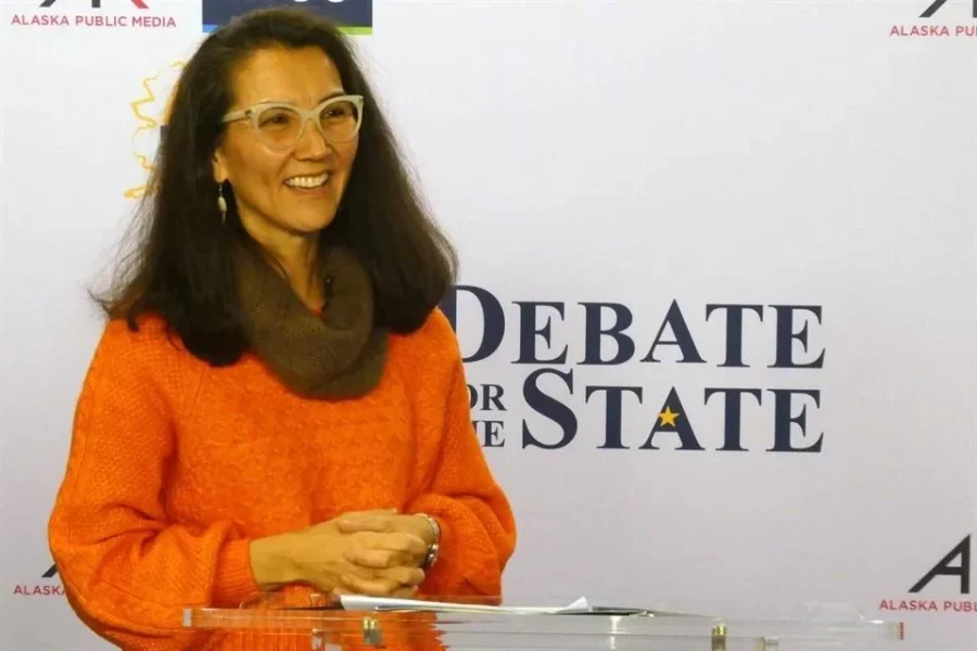 Exige Trump que se procese a candidata demócrata de Alaska